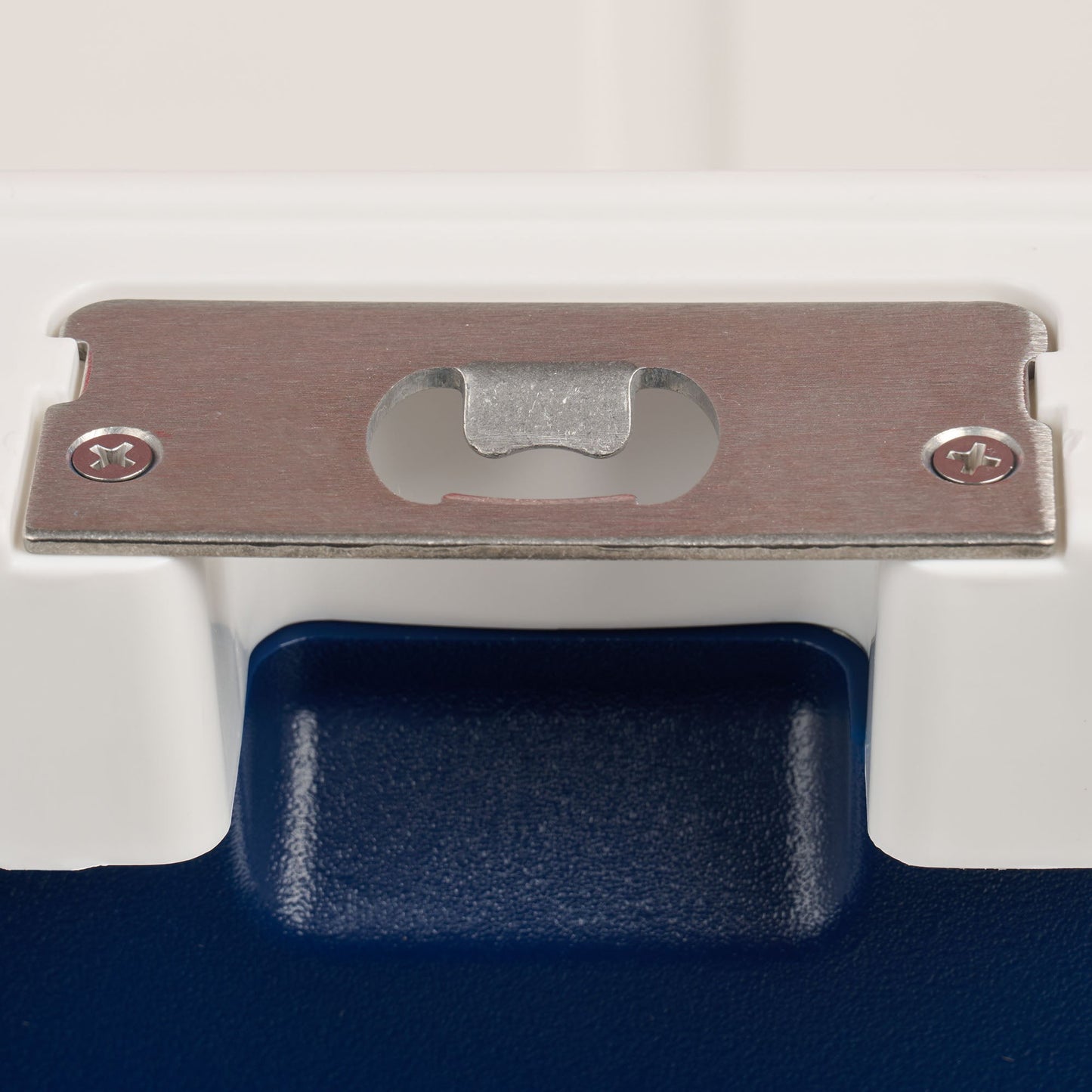 trailmate-75-qt-roller-cooler-q3 00035111-BO.jpg