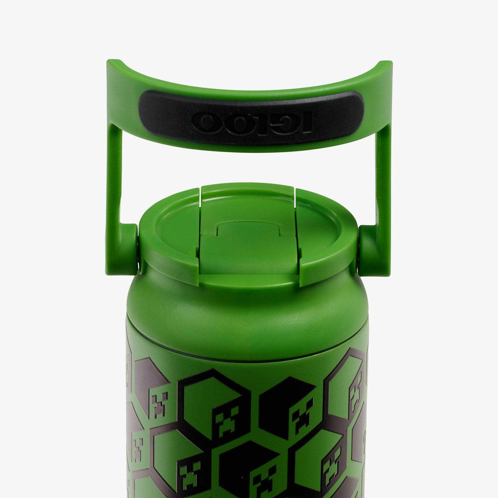 minecraft-creeper-glow-in-the-dark-20-oz-bottle-g5 00071605-L1.jpg